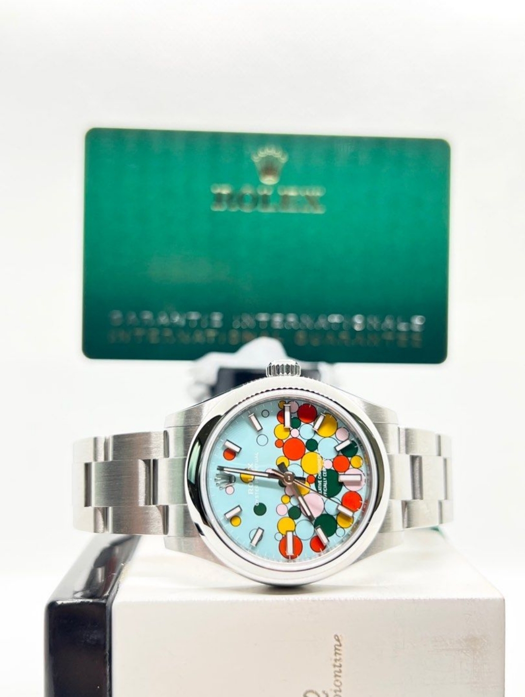 Oyster Perpetual 277200 “Celebration”