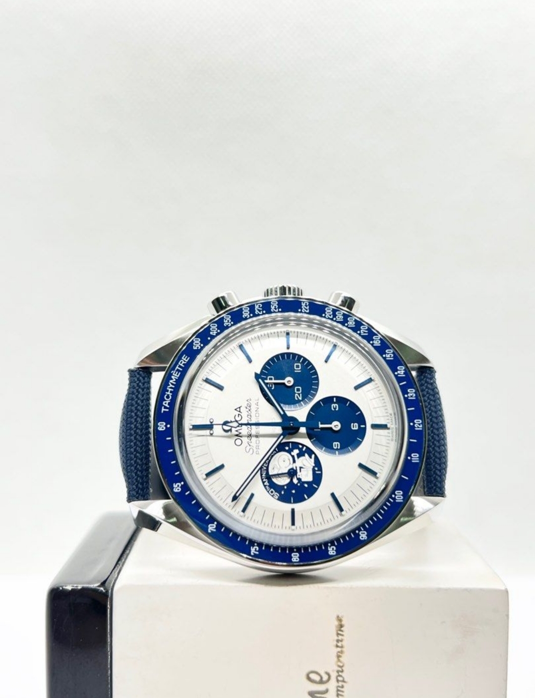 Speedmaster moonwatch snoopy hotsell